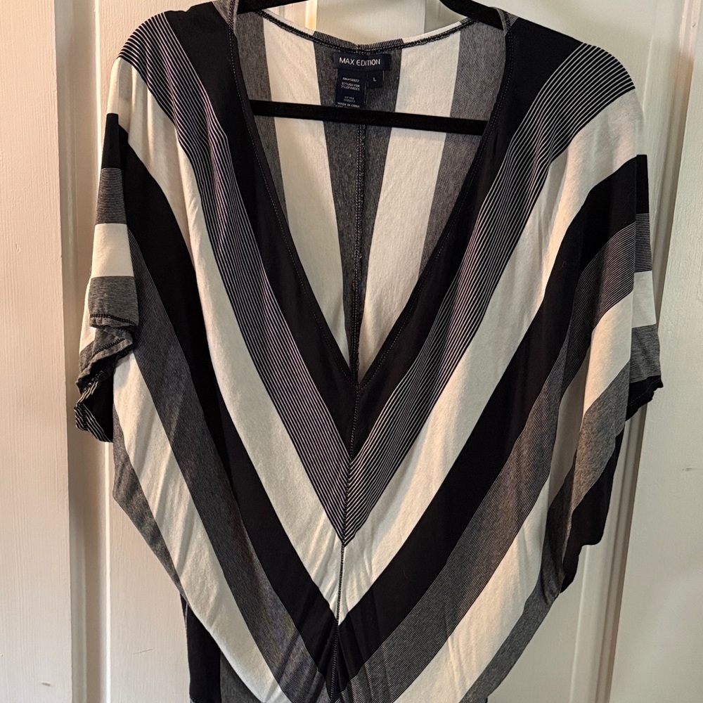 Max Edition Women's Black and White Striped Top
